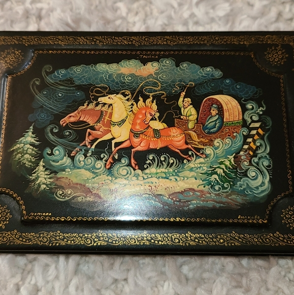 Jewelry Box Russian Lacquer hand painted - Picture 10 of 16